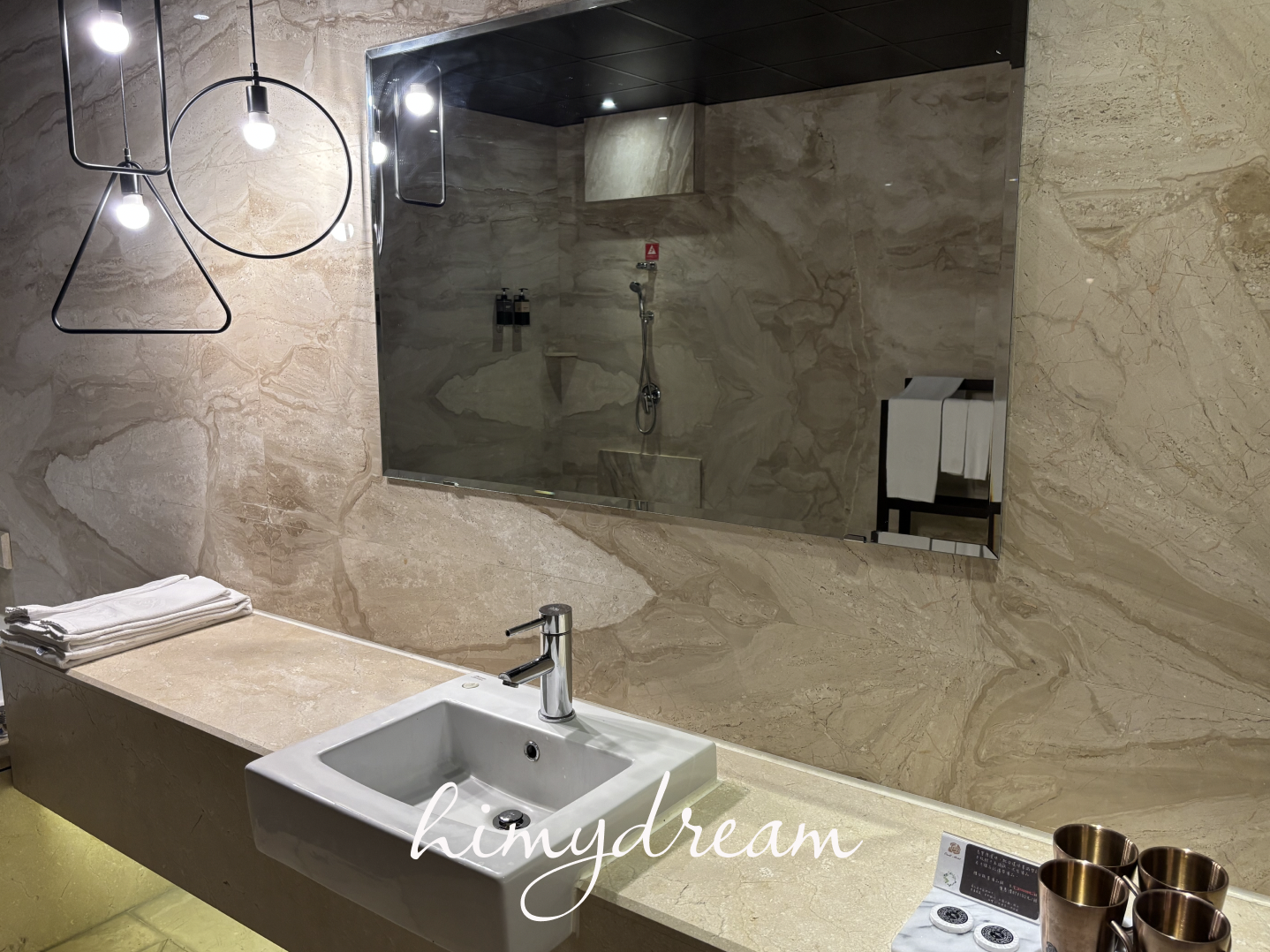 台南歐薇汽車旅館按摩浴缸與電視